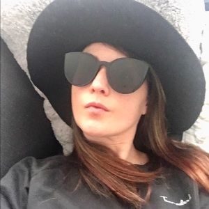 Meet your Posher, Leslie